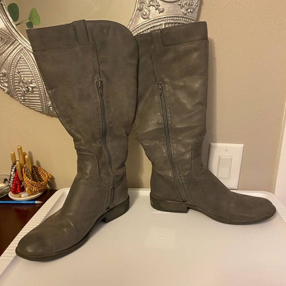 Grey Riding Style Boots - Picture 2 of 4